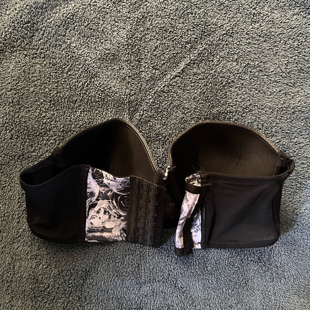 Rose patterned bra. - Picture 3 of 6